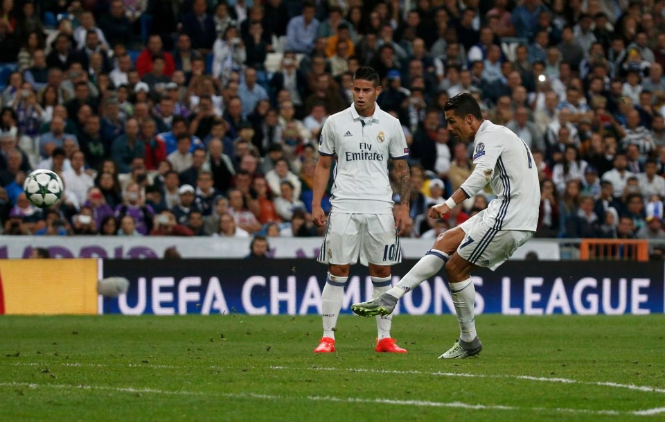 Ronaldo lập kỷ lục đá phạt thành bàn ở Champions League