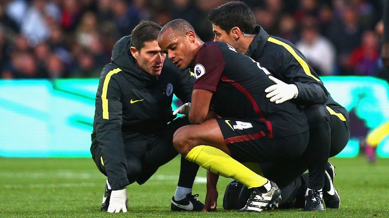 Huddersfield - Man City: Né ''bão'' trong chiếc Cúp nhỏ