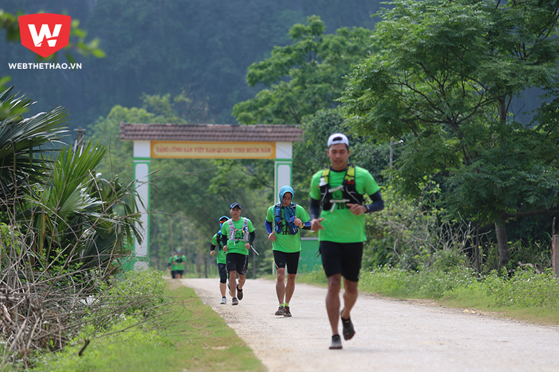 Hình ảnh: Hành trình còn lại của họ sẽ là 7km đường chạy trước khi cán đích.