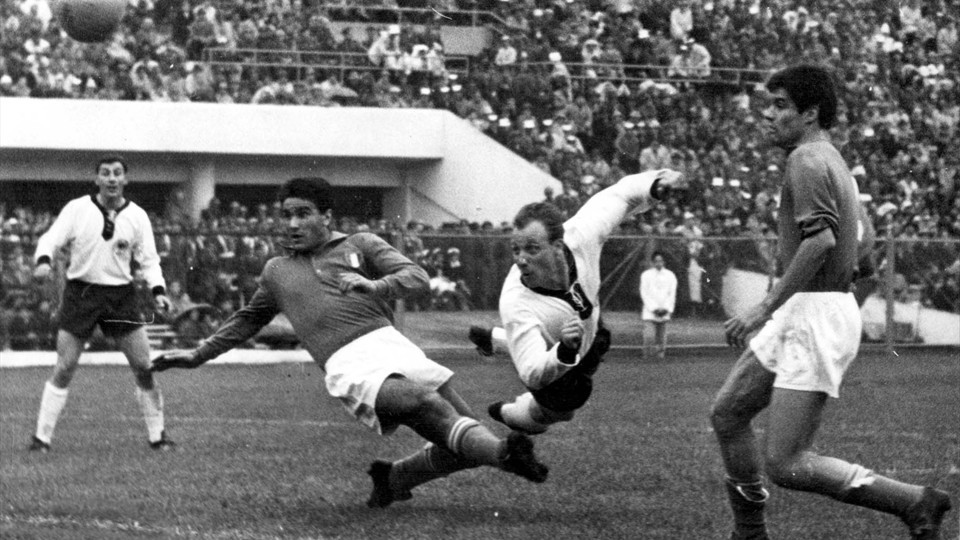 World Cup 1962 tại Chile chính là lần đầu tiên hai nền bóng đá Đức và Italia đụng độ nhau ở một giải đấu lớn.
