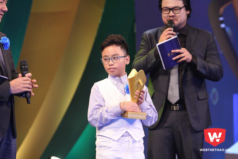 Kỳ thủ 8 tuổi Phạm Trần Gia Phúc là chủ nhân của hạng mục ''VĐV được yêu thích nhất'' - Cúp chiến thắng 2017