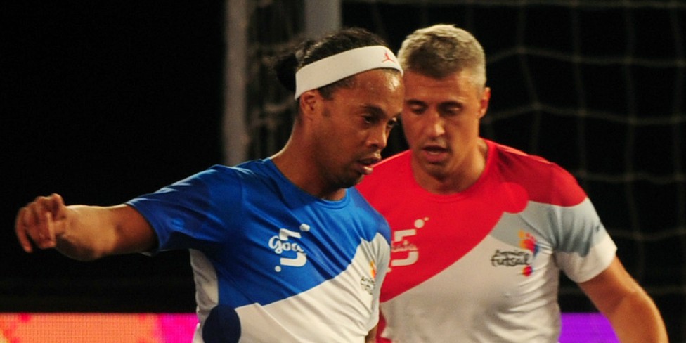 Ronaldinho thất bại trước Hernan Crespo tại Indian Premier Futsal. 