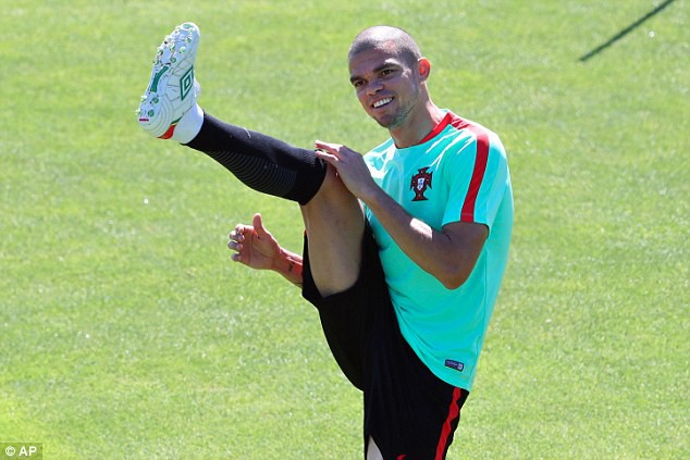 Pepe sẵn sàng cho trận chung kết EURO 2016.