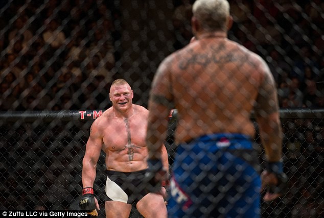Brock Lesnar lập kỷ lục tiền thưởng tại UFC 200 với 2,5 triệu USD.