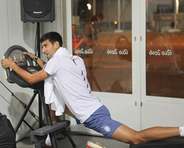 Tay vợt số 1 thế giới Novak Djokovic tỏ ra rất hài lòng với phòng tập trong làng VĐV Olympic 2016.