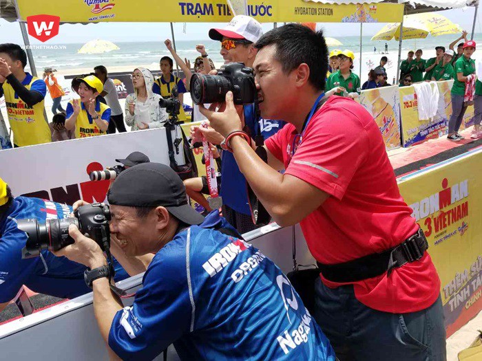 Phóng viên webthethao tác nghiệp tại cuộc thi Ironman đang diễn ra ở Đà Nẵng