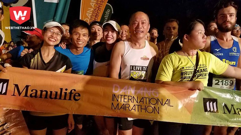 Sự hứng khởi của những runner tham dự nội dung 21km. Ảnh: Nguyễn Đạt