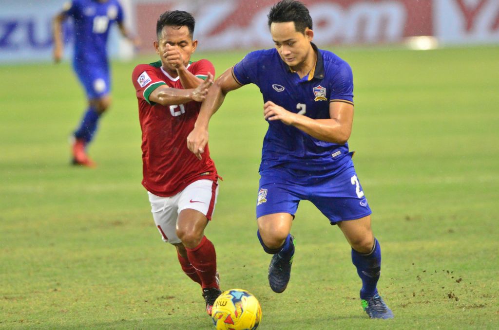 Indonesia (trái) là đội bóng để thủng lưới nhiều thứ 2 tại vòng bảng AFF Cup 2016.