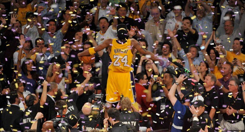 Trong gần 10 năm, Kobe thực sự giống một ông vua mà ngay cả ban lãnh đạo Lakers cũng phải nhún nhường.