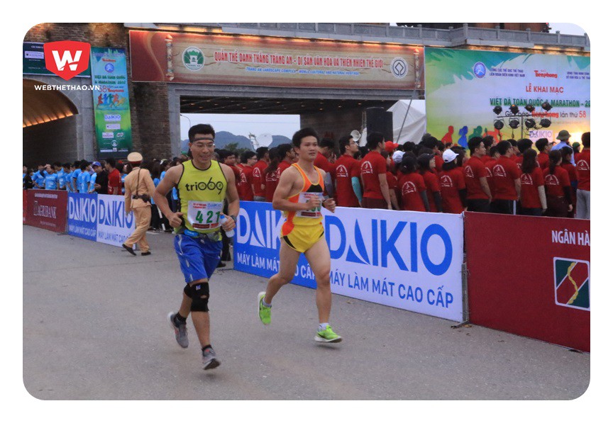 Các VĐV tham dự nội dung 42km giải chạy Việt dã Báo Tiền Phong 2017. Ảnh: Hà Dương.