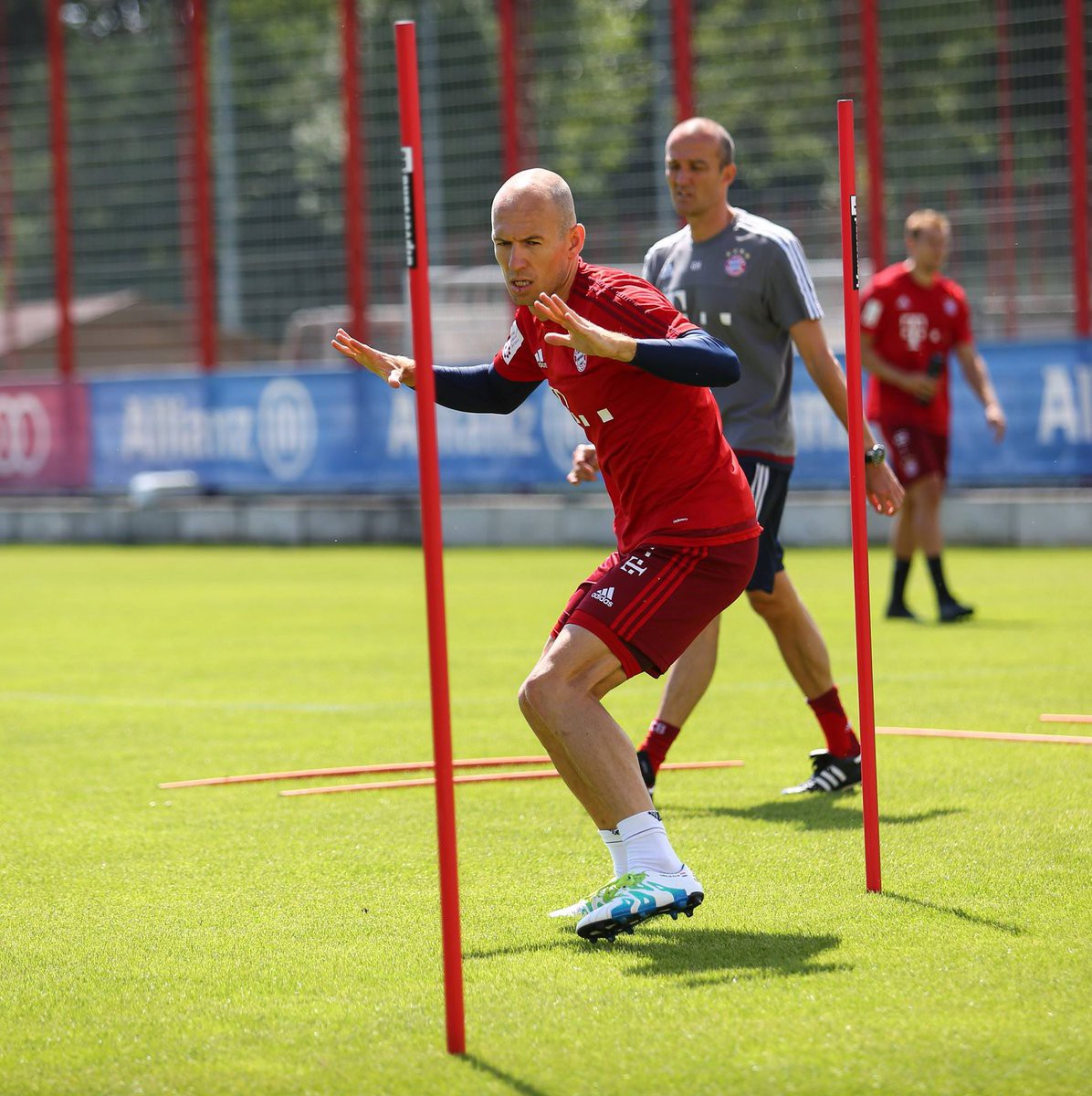 Arjen Robben đã có mặt tại Trung tâm huấn luyện Sabener Strasse