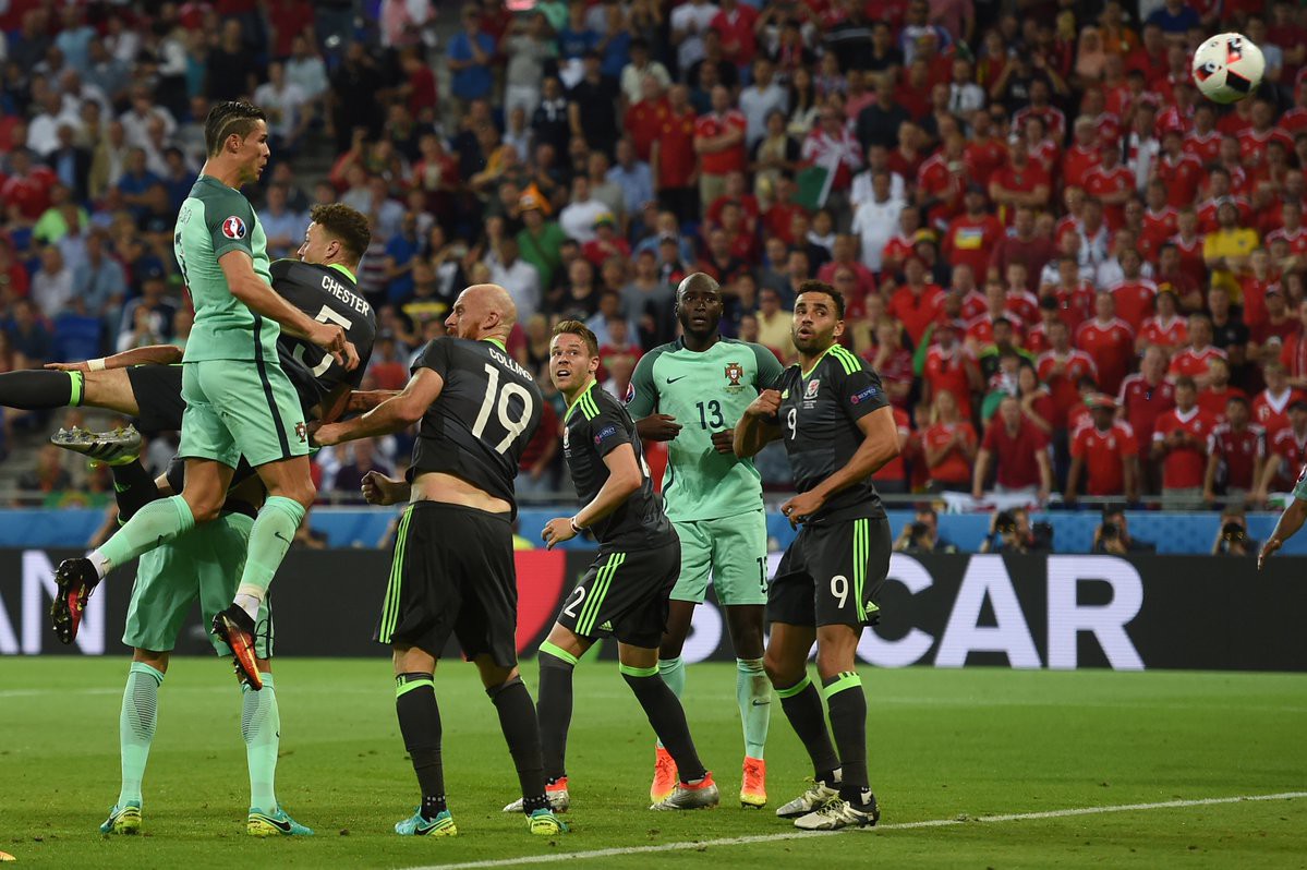 Tình huống Ronaldo đánh đầu mở tỉ số cho Bồ Đào Nha ở phút 49.