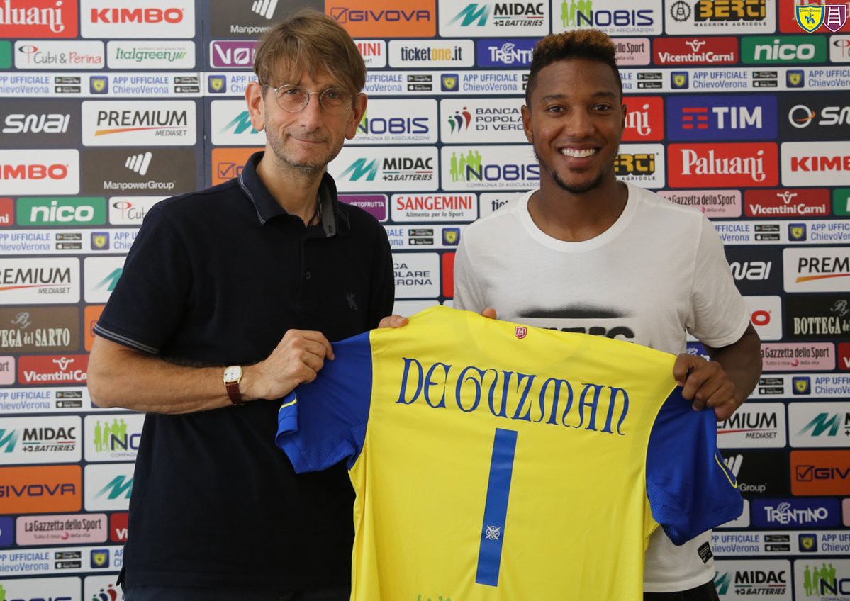 Jonathan De Guzman mặc áo số 1 tại Chievo.