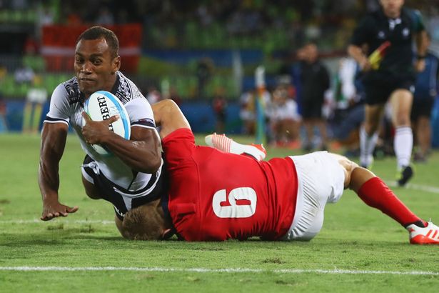 ĐT Fiji đã dễ dàng ''hủy diệt'' các cầu thủ Vương quốc Anh trong trận chung kết môn bóng bầu dục 7 người dành cho nam.