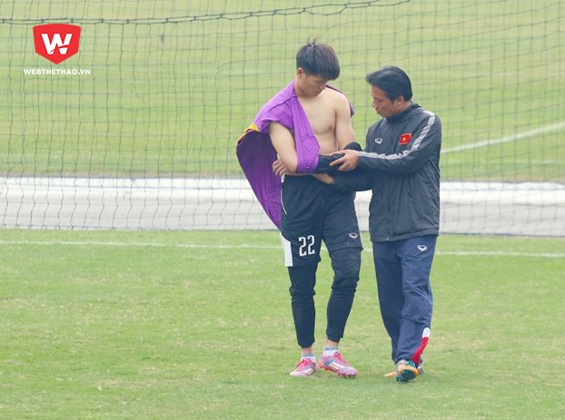 Hình ảnh: Phí Minh Long đứng trước nguy cơ bị loại khỏi đội hình U23 Việt Nam.