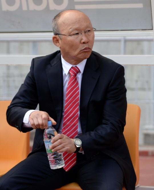 Ông Park Hang Seo muốn đưa bóng đá Việt Nam dự Olympic 2020. Ảnh: Chosun
