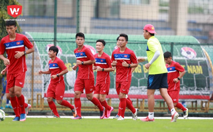 Liên tục những thử thách về tốc độ được đưa ra cho các cầu thủ U20 Việt Nam trong sáng 12/4. Ảnh: Hải Đăng.