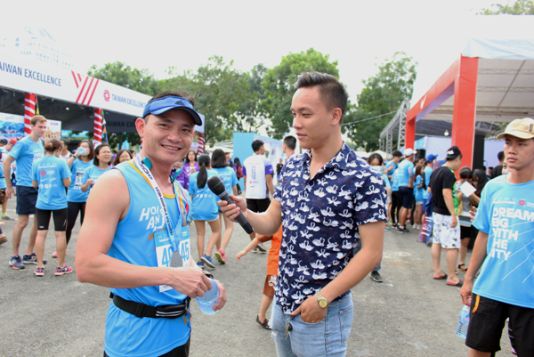 Anh Nguyễn Trung Thuận – CEO của Etron Smarthome vừa hoàn thành chặng đua 42km. Ảnh: Hoàng Bách