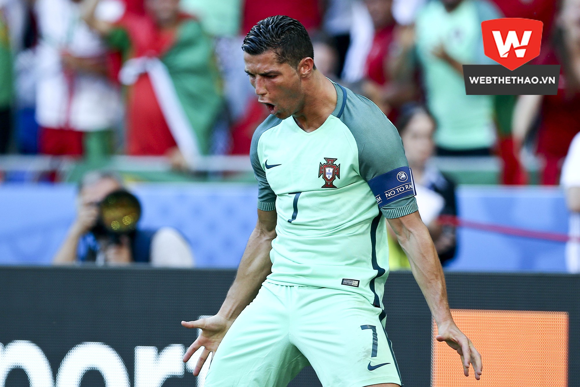 Ronaldo phá kỷ lục ghi bàn ở EURO.