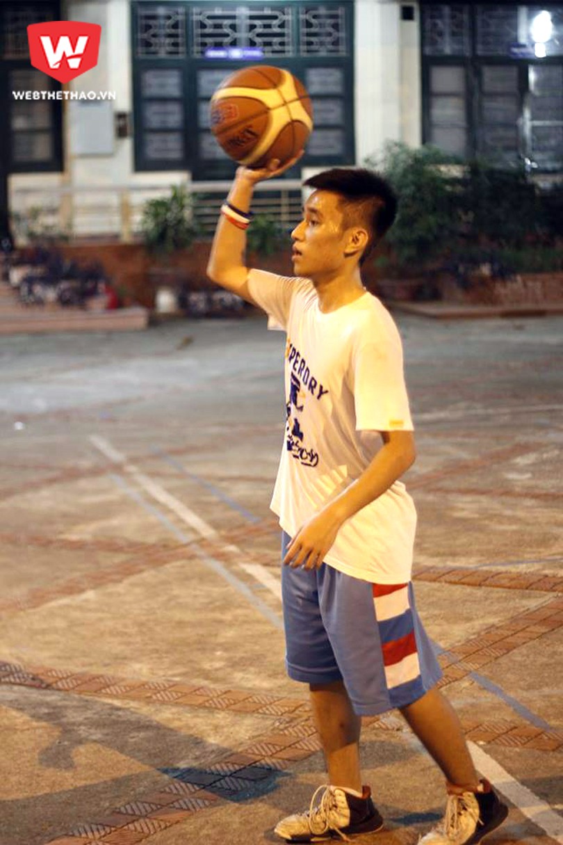 Để đảm bảo thành tích học tập, Hiếu đành gác lại cơ hội gia nhập đội tuyển bóng rổ cấp 2 Hà Nội
