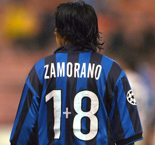 Ivan Zamorano và chiếc áo ''1+8''.