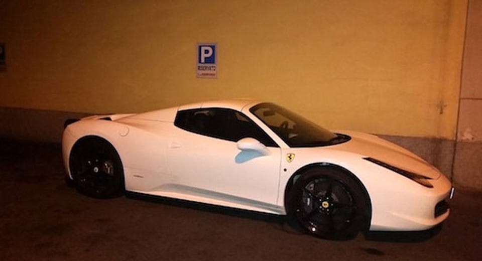 Đây là một siêu xe bị tịch thu sau một chiến dịch truy quét tội phạm tại Milan, Italia