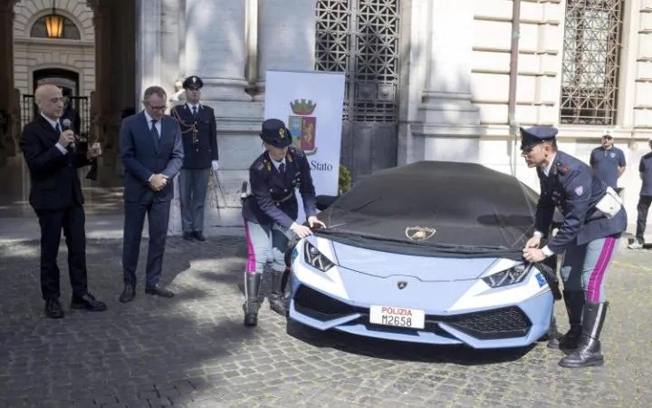 Lamborghini Huracan Polizia được Bộ Nội Vụ đặt hàng cho đội tuần tra của thành phố Rome
