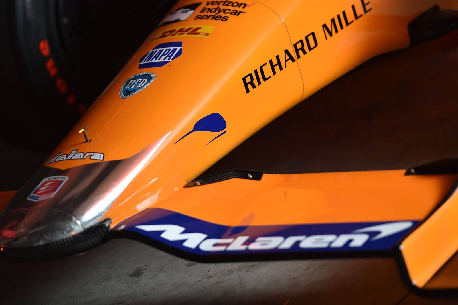 Richard Mille là một thương hiệu đồng hồ cao cấp cũng là người tài trợ cho đội đua của Alonso