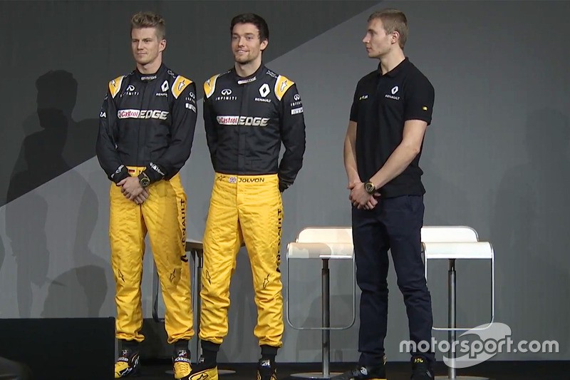 Nico Hulkenberg cùng các đồng đội trong Renault F1 Team trong lễ ra mắt