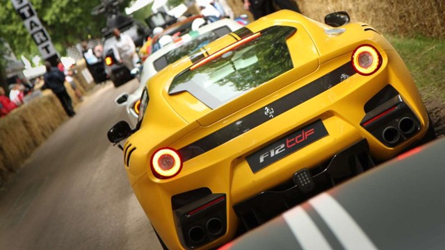 Ferrari F12 tdf cũng góp mặt trong sự kiện này