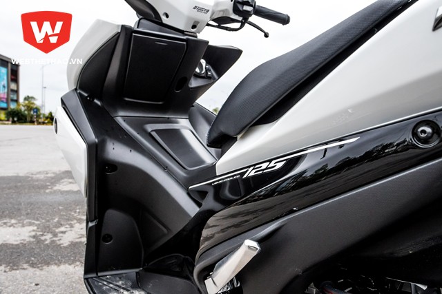 Chũ X màu đen là điểm nhận diện cho phiên bản 125cc
