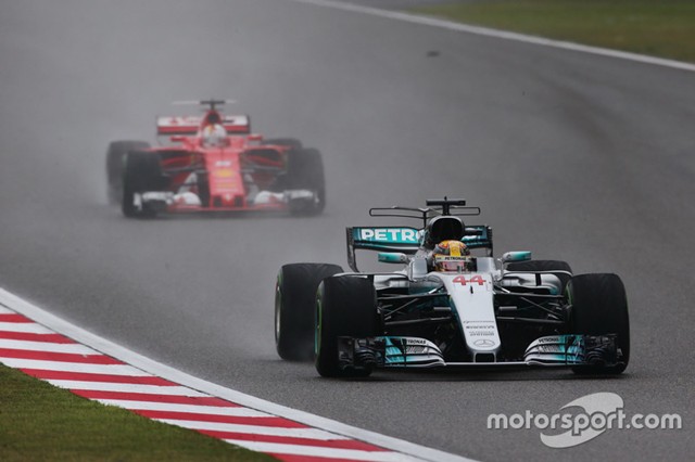Mercedes và Ferrari là hai đối thủ kì phùng địch thủ của giải Formula 1