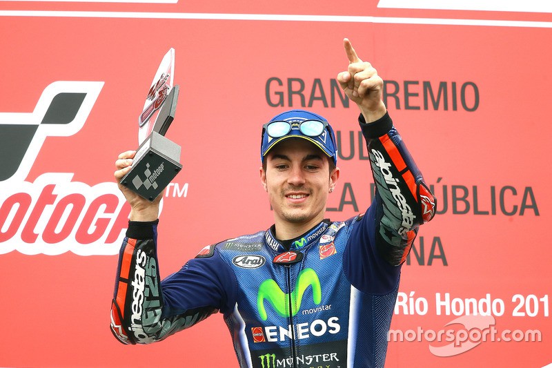 Vinales trên bục chiến thắng tại giải MotoGP 2017