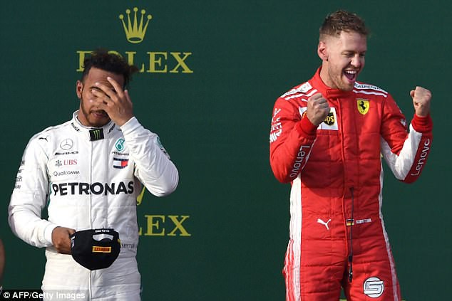 Hình ảnh: Lewis Hamilton (trái) và Sebastian Vettel tại đường đua Australia