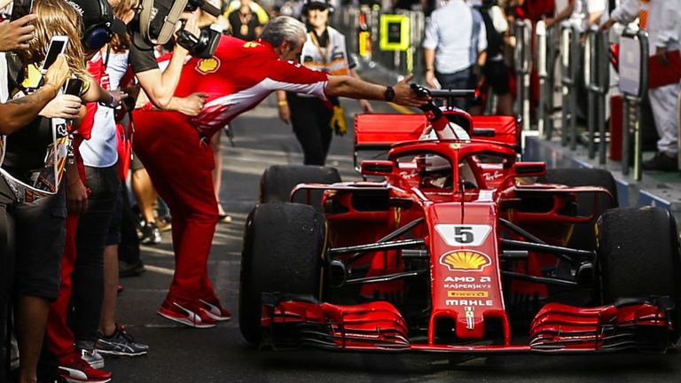 Hình ảnh: Ferrari có vượt qua được Mercedes?