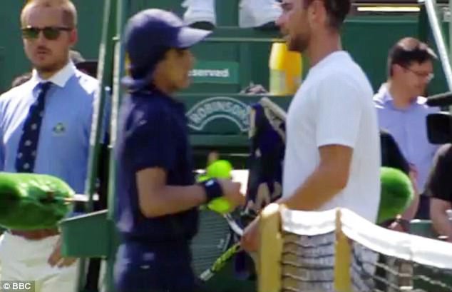 Mannarino không ngờ hình ảnh xấu của mình lại bị chụp lại trên sân đấu phụ tại Wimbledon