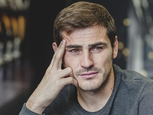 Casillas bị lừa khi đầu tư cổ phiếu.