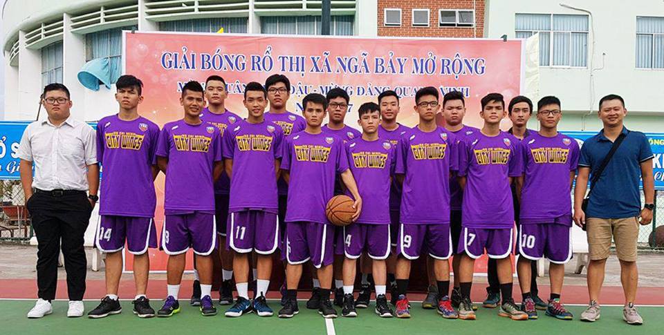 Đội trẻ của CLB HCMC Wings tham dự Giải bóng rổ thị xã Ngã Bảy 2017. Ảnh: HCMCW.