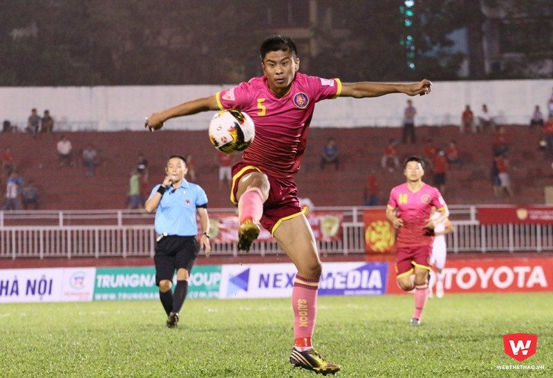 Trung vệ Tiến Duy trở lại đội hình Sài Gòn FC sau vắng mặt trong chuyến trở về Quảng Ninh vì điều khoản trong hợp đồng. Ảnh: Quang Thịnh.