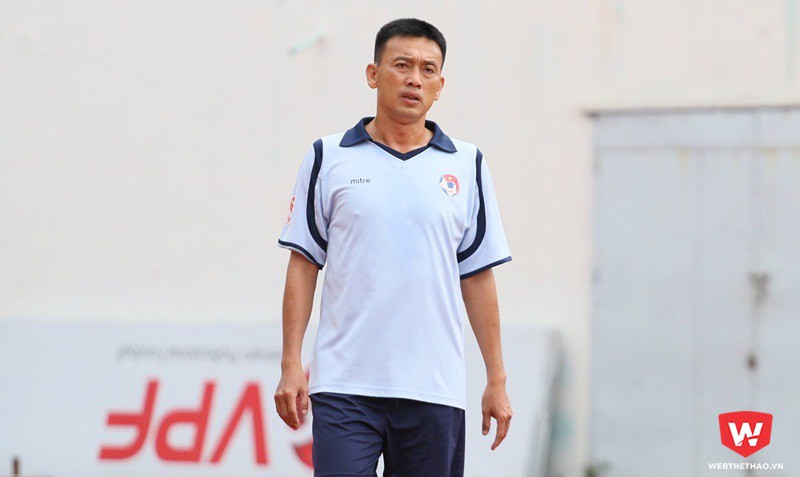Trọng tài FIFA Võ Minh Trí đang chuẩn bị thể lực để tiếp tục làm việc khi V.League 1 trở lại. Ảnh: Quang Thịnh.