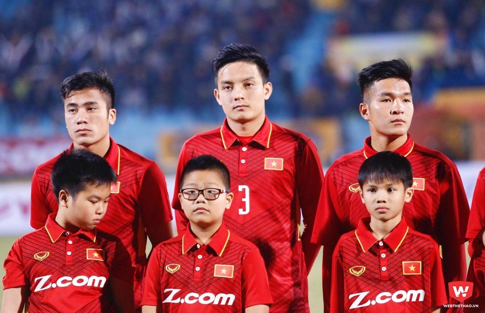 Hoàng Văn Khánh (số 3) được trao cơ hội ở trận gặp Ulsan Hyundai nhưng anh đã không thể hiện như sự kỳ vọng. Ảnh: Chiến Minh.