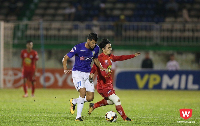 Hà Nội FC đã thua hai trận gần đây nhất trên sân Pleiku. Ảnh: Minh Trần.