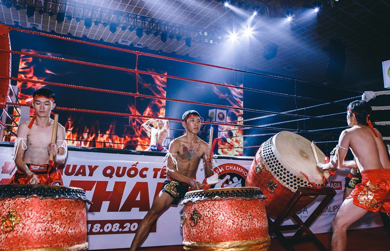 Tối qua 18/8 , tại nhà thi đấu Quân Khu 7, đêm thi đấu Muay Thai Fight Night nằm trong sự kiện LEEP ASIA 2017 đã diễn ra vô cùng hoành tráng và kịch tính.