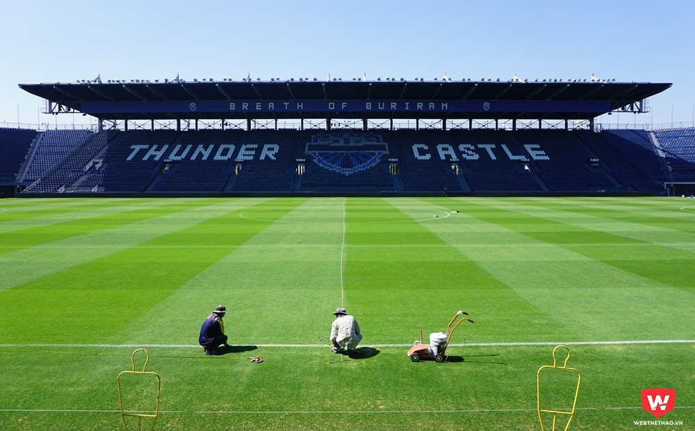 Sân I-mobile Thunder Castle được xây dựng theo mô hình của sân Stamford Bridge của CLB Chelsea. Ảnh: Quang Thịnh.
