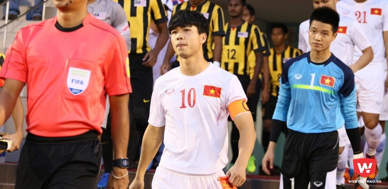 Băng đội trưởng ở U.23 Việt Nam giúp Công Phượng tự tin hơn nhưng ở CLB thì chưa đạt được hiệu quả này. Ảnh: Quang Thịnh.