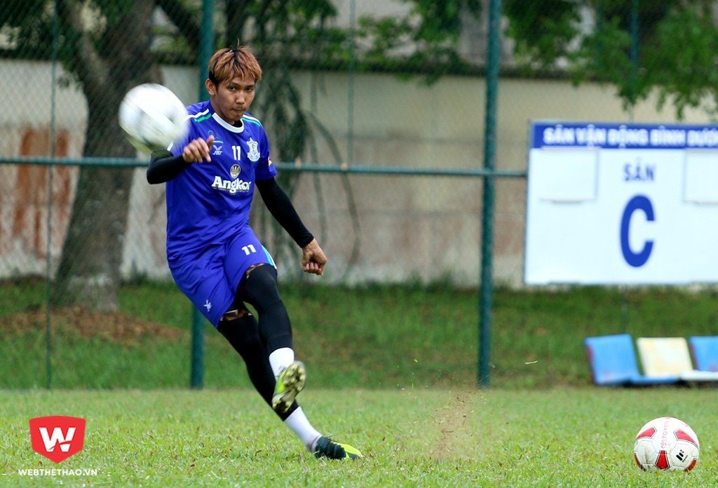 Chan Vathanaka dự đoán Việt Nam sẽ giành quyền vào chung kết AFF Cup 2016. Ảnh: Quang Thịnh