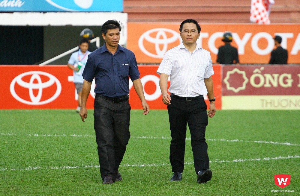 Giám đốc điều hành Huỳnh Mau (trái) và Trưởng đoàn HAGL Nguyễn Tấn Anh. Ảnh: Quang Thịnh.