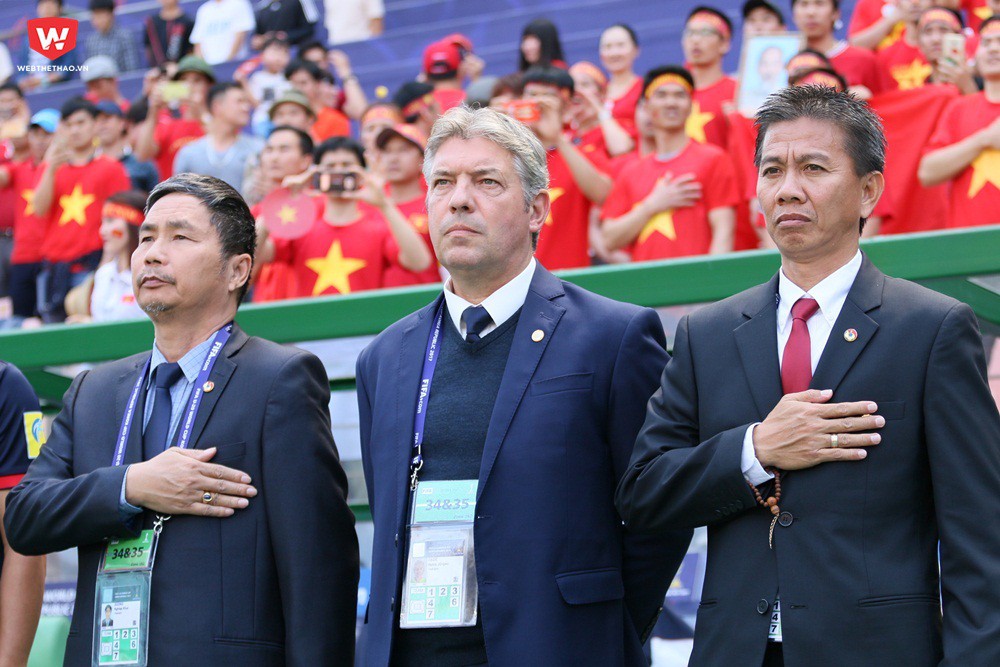 GĐKT Jurgen Gede luôn xuất hiện trong thành phần ban huấn luyện của U20 Việt Nam và U15 Việt Nam. Ảnh: Quang Thịnh.