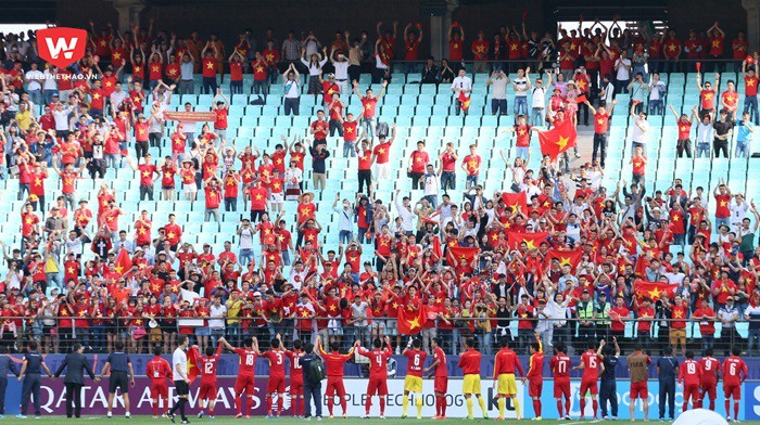 Điều đọng lại cho tất cả là những hình ảnh đẹp giữa NHM và cầu thủ. CĐV Việt Nam đã gây rất nhiều ấn tượng cho những người làm giải và góp phần thành công cho giải đấu U20 World Cup 2017. Ảnh: Quang Thịnh.