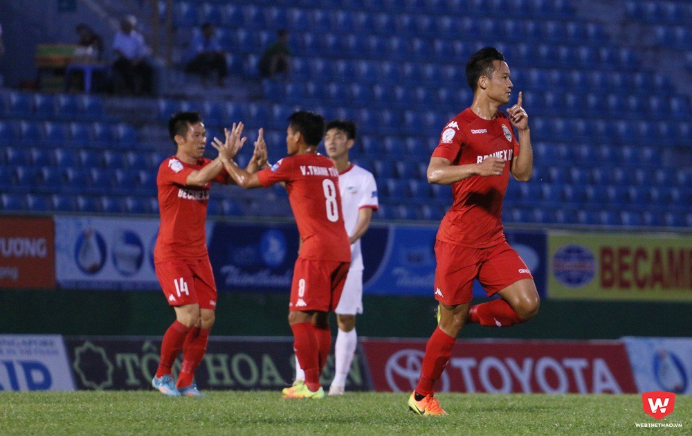 Ở Cúp Quốc gia 2017, Trần Hoài Nam liên tiếp nổ súng và có 3 bàn thắng cho riêng mình. Ảnh: Quang Thịnh.